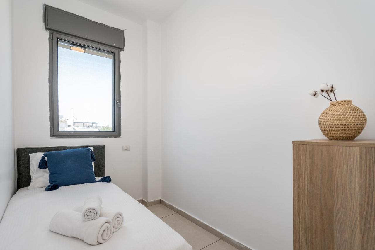 Superb 1,5 Bdr W Balcony Close To The Beach Tel Aviv Luaran gambar